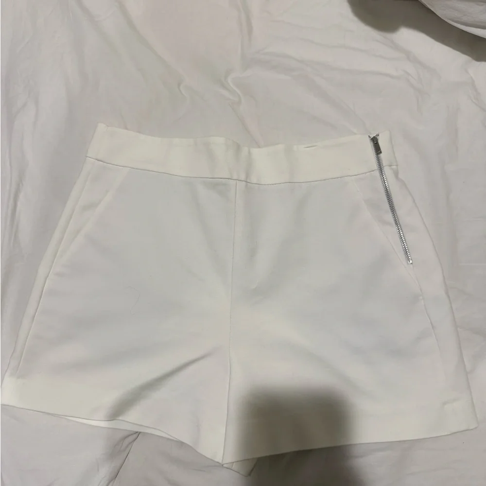 Zara High Waist White Shorts - Picture 1 of 6
